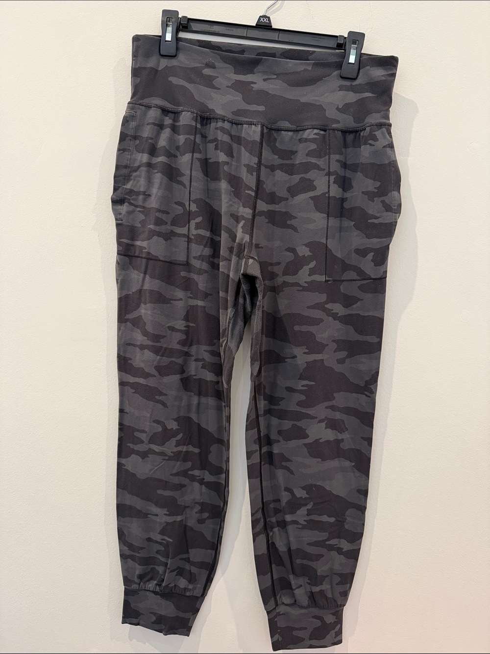 Athleta salutation camo jogger leggings